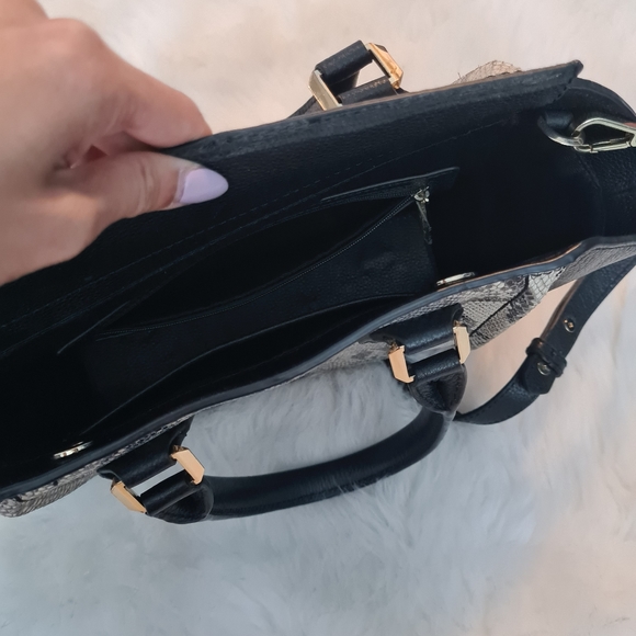 BCBG snakeskin crossbody - Picture 4 of 6